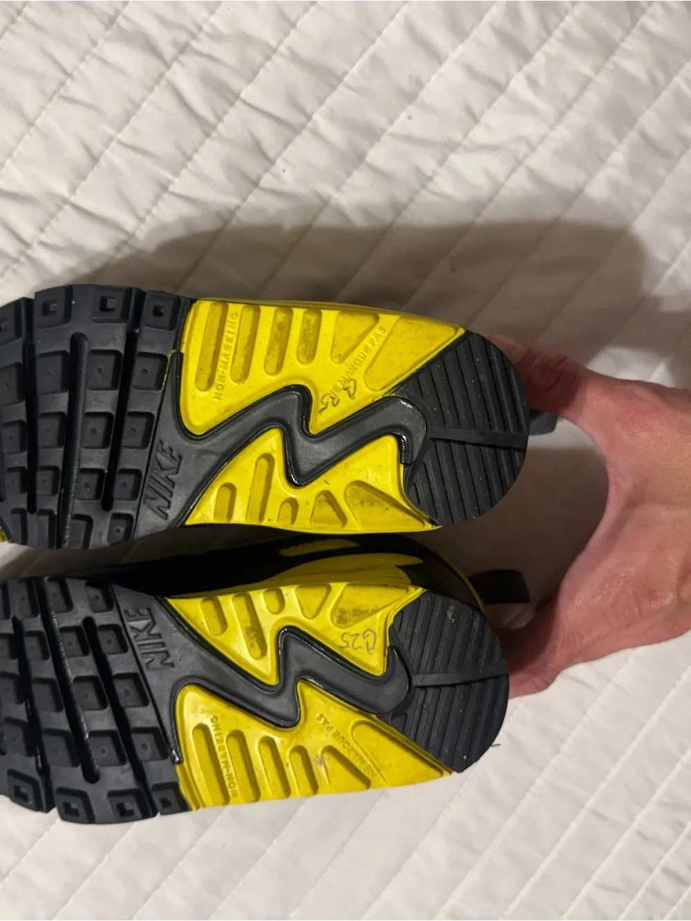 Nike Air Max 90 kids Smoke Grey/Yellow Athletic Sneakers NWOT 11.5